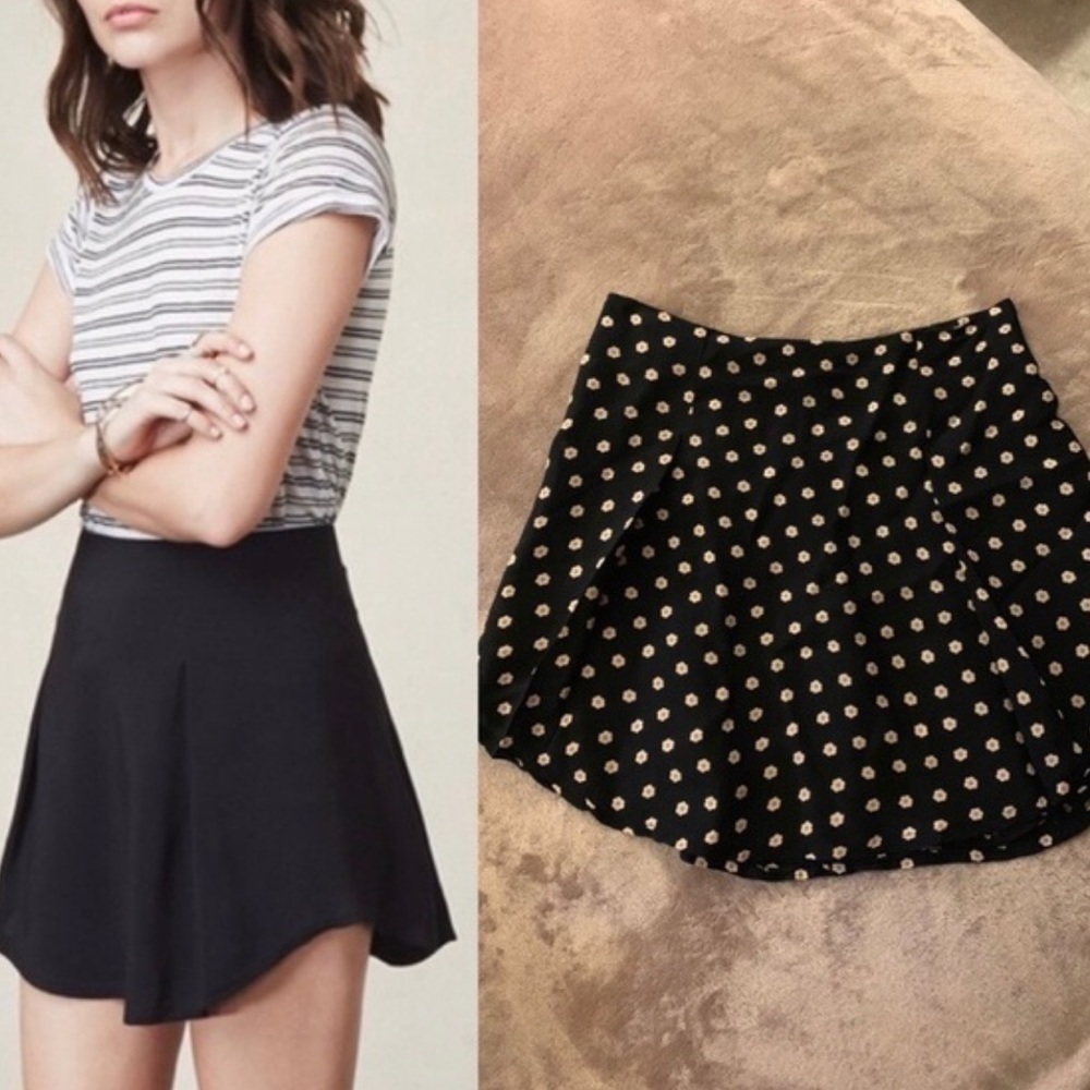 Reformation Naomi Mini Skirt in Daisy Print in black size 2